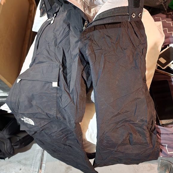 The North Face Hy Vent winter snow pants - Picture 2 of 4